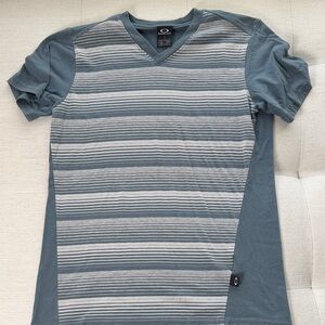 Oakley Men's Gray and Blue Striped V-Neck Tee